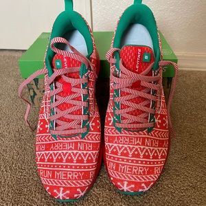 Men’s Brooks Levitate 5 Christmas Running Shoes Men’s Size 10.5 NEW